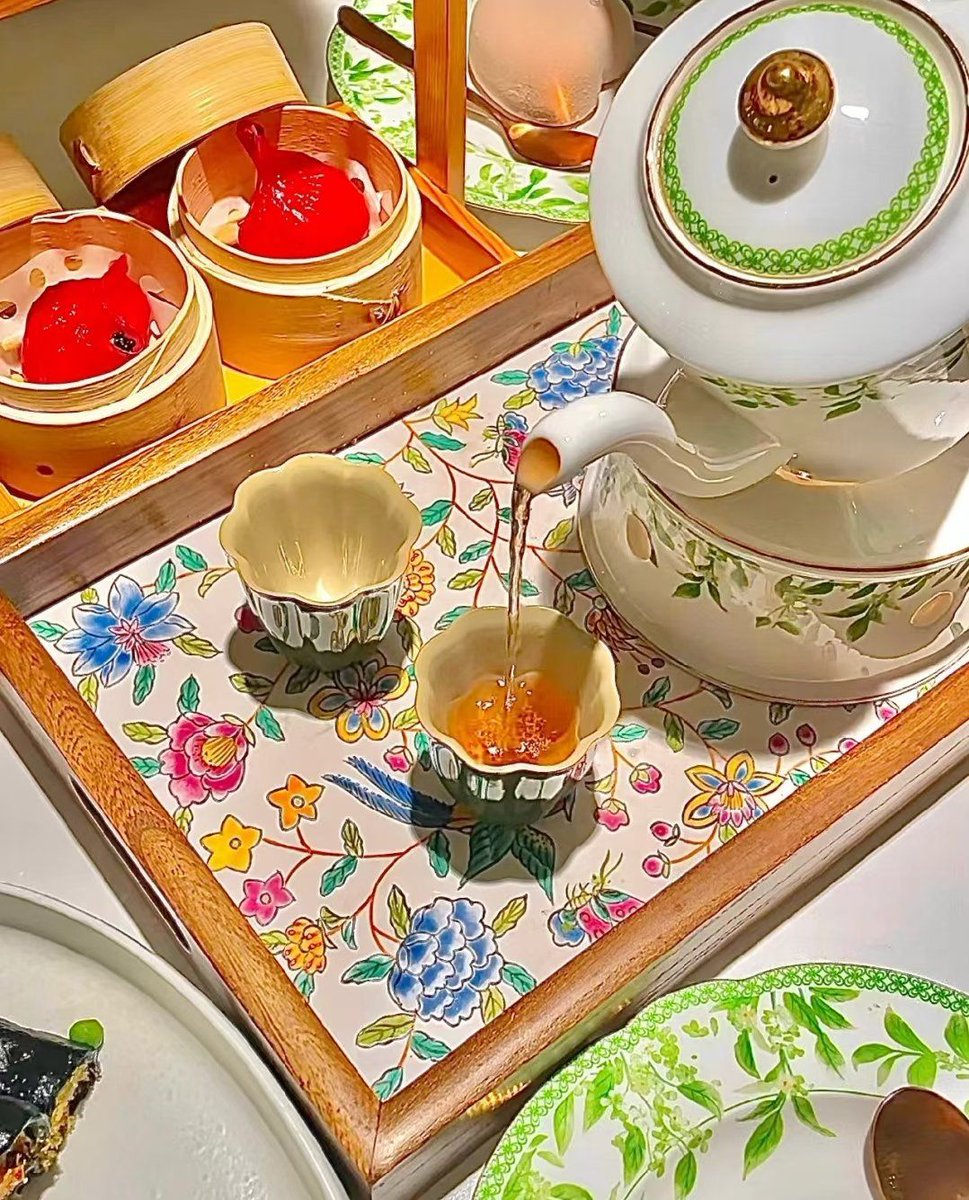 fpfpafpk's tweet photo. [I'll take my time to 刈 the grass, 咐 the neighbors to keep their kids off the yard, and 咳嗽 lightly under the sun with my favorite 嗽牌 lemon tea!] https://t.co/5l3cJq3nT7