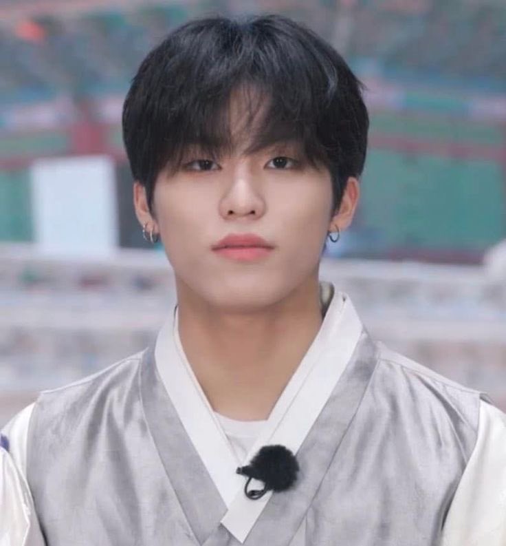 zzungeeee's tweet photo. 추석 기념 한복 정우 보자!! https://t.co/0uNAKfdcoZ