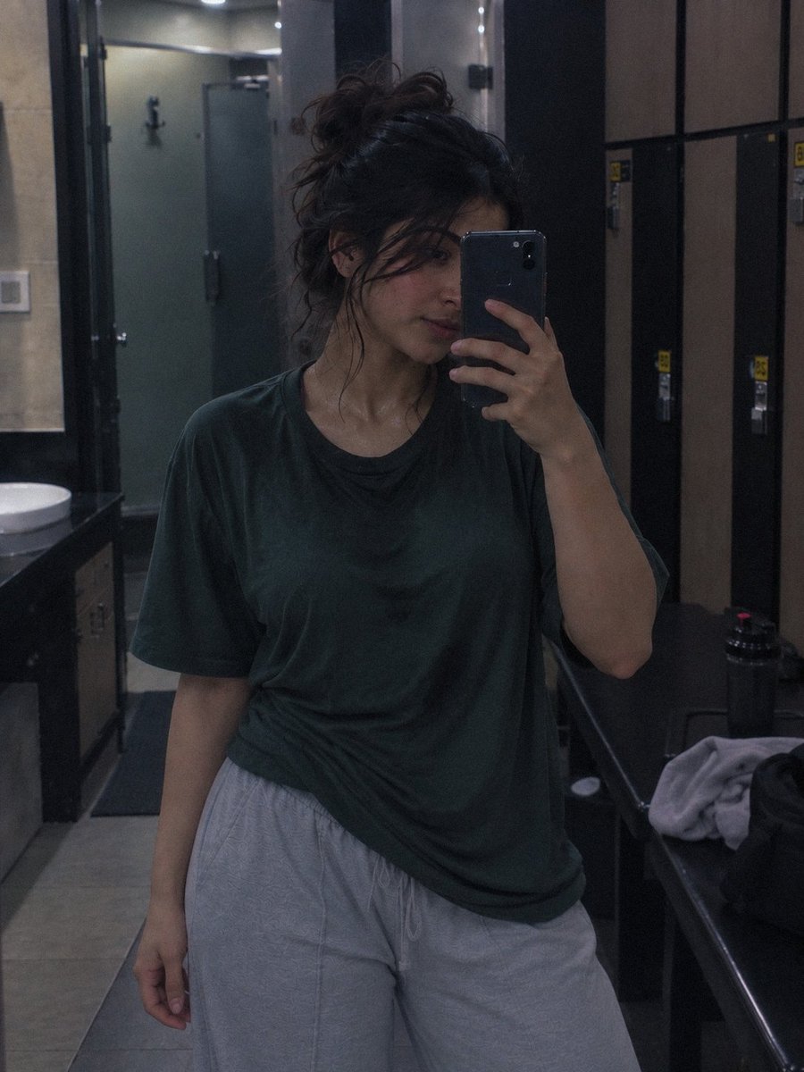 aadhyaverse's tweet photo. last workout at this gym 
shifting to workplace today ✌🏻 https://t.co/TD8spzK8Ok