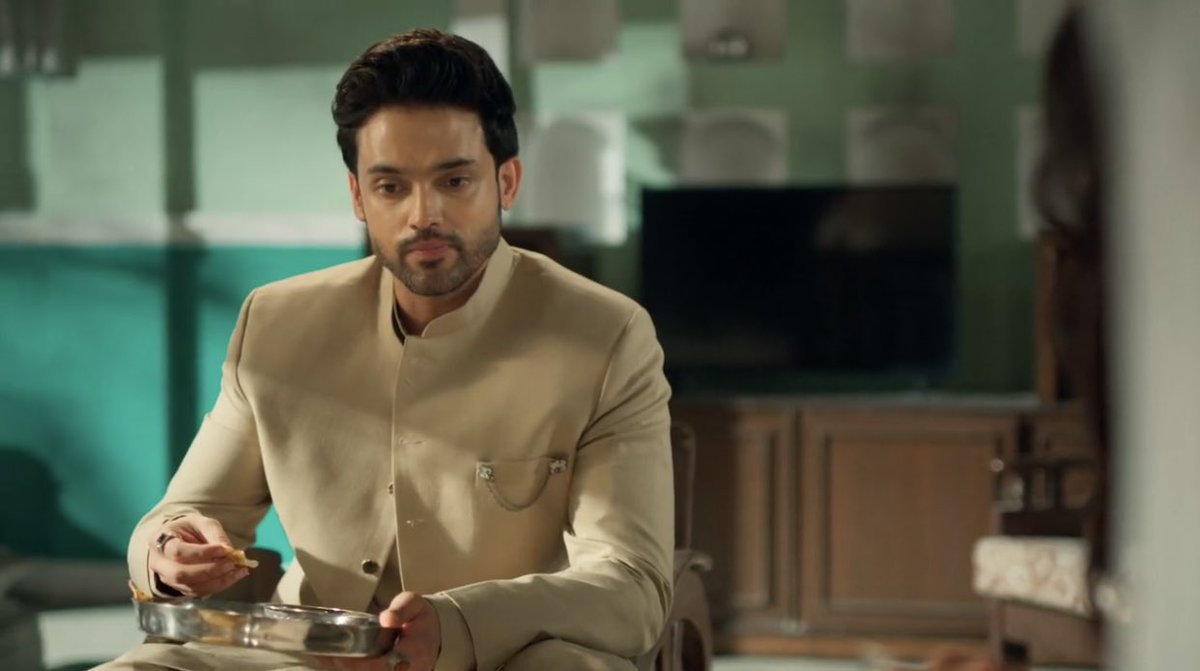 maalyaishani's tweet photo. Mahid: “I’m not scared of Seher.”
also Mahid: eats whatever Seher made so she won’t get mad 😭😭😭

#MaHer #SeherHoneKoHai https://t.co/P4ceY4G8BG