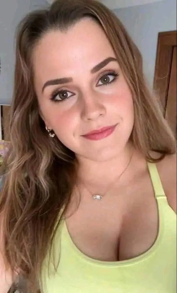 _Emmawatson10's tweet photo. How did I look 😊? https://t.co/bv5wTgSYm6