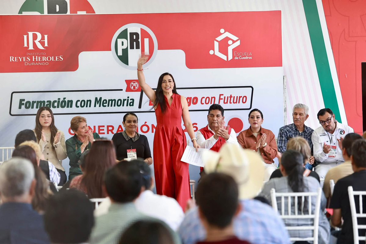 danisotto's tweet photo. La formación también es una forma de servir. 📚✨

Hoy me da mucho gusto acompañar el inicio de la Escuela Estatal de Cuadros 2026 “Formación con memoria, Liderazgo del Futuro”, un espacio que nos invita a aprender, escuchar, compartir experiencias y, sobre todo, a seguir preparándonos para los retos que tenemos por delante.

¡Mucho éxito a todas y todos quienes forman parte de esta gran escuela! 🙌🏼🔴