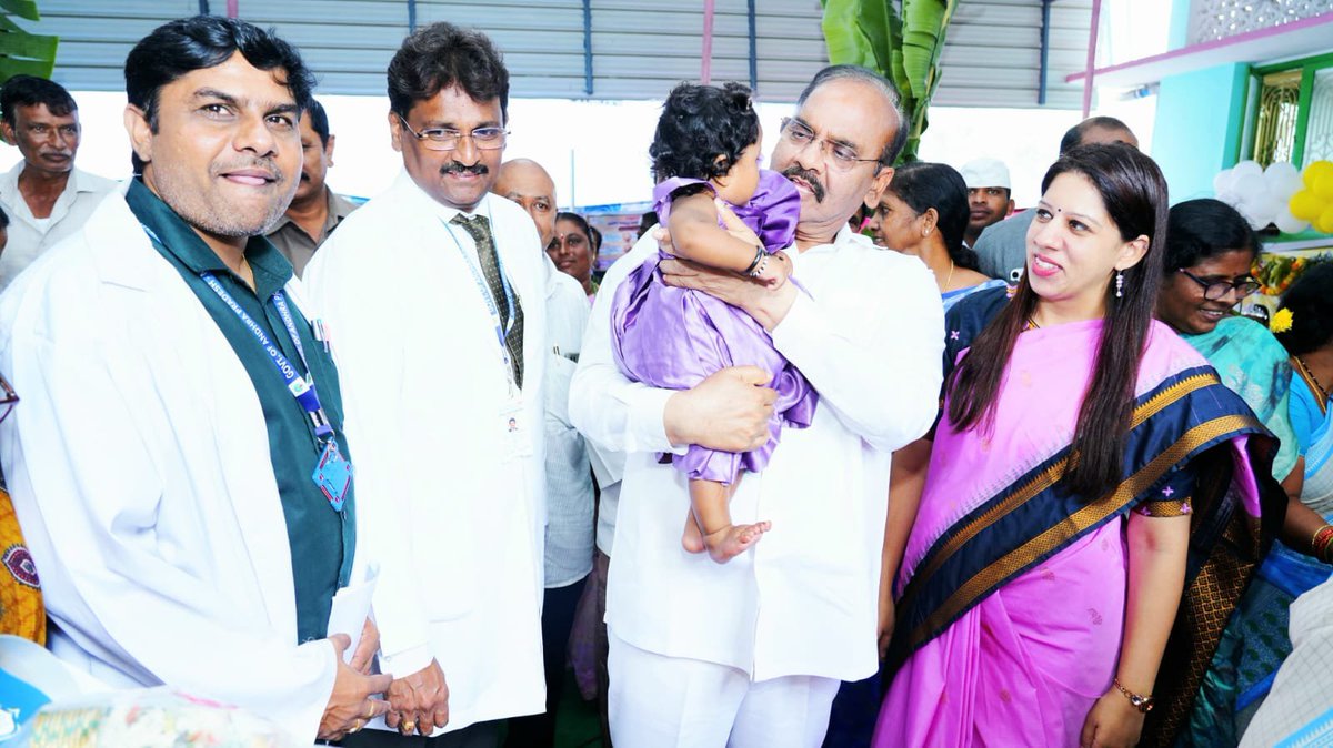 ipr_palnadu's tweet photo. నాదెండ్ల లో స్వర్ణ గ్రామ ఆరోగ్య దర్శిని ఈ నెల పోషణ మాసం 2026 థీమ్ తో నిర్వహించిన కార్యక్రమం లో పాల్గొన్న జిల్లా కలెక్టర్ కృతిక శుక్ల గారు ,చిలకలూరిపేట ఎమ్మెల్యే ప్రత్తిపాటి పుల్లారావు గారు https://t.co/Qp4XYAjcQc