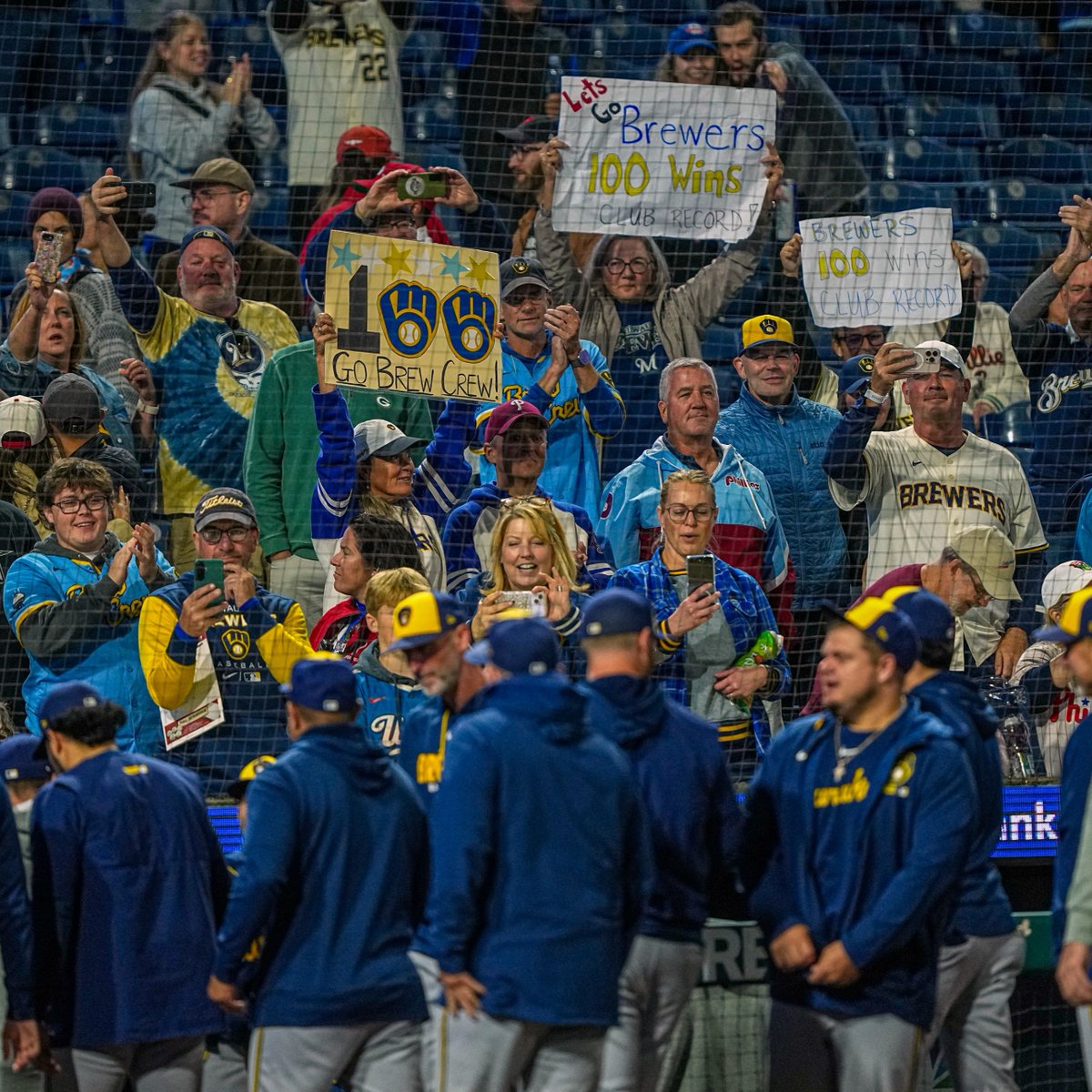 Brewers's tweet photo. We love you, Wisconsin 💙 https://t.co/GCA9sMq0ty