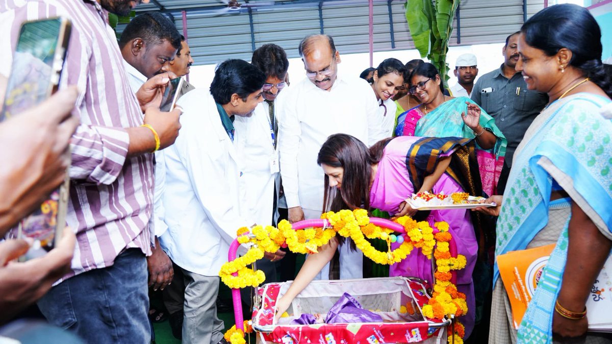 ipr_palnadu's tweet photo. నాదెండ్ల లో స్వర్ణ గ్రామ ఆరోగ్య దర్శిని ఈ నెల పోషణ మాసం 2026 థీమ్ తో నిర్వహించిన కార్యక్రమం లో పాల్గొన్న జిల్లా కలెక్టర్ కృతిక శుక్ల గారు ,చిలకలూరిపేట ఎమ్మెల్యే ప్రత్తిపాటి పుల్లారావు గారు https://t.co/cqpZ2HNqhp