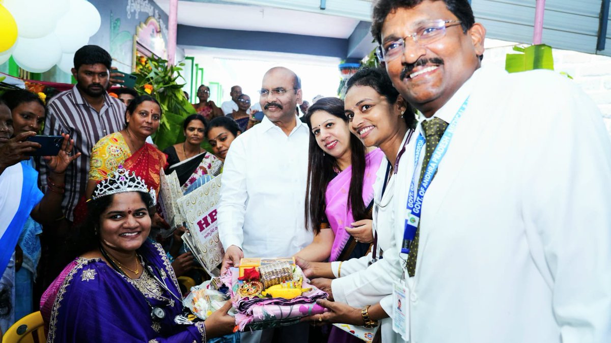 ipr_palnadu's tweet photo. నాదెండ్ల లో స్వర్ణ గ్రామ ఆరోగ్య దర్శిని ఈ నెల పోషణ మాసం 2026 థీమ్ తో నిర్వహించిన కార్యక్రమం లో పాల్గొన్న జిల్లా కలెక్టర్ కృతిక శుక్ల గారు ,చిలకలూరిపేట ఎమ్మెల్యే ప్రత్తిపాటి పుల్లారావు గారు https://t.co/Qp4XYAjcQc