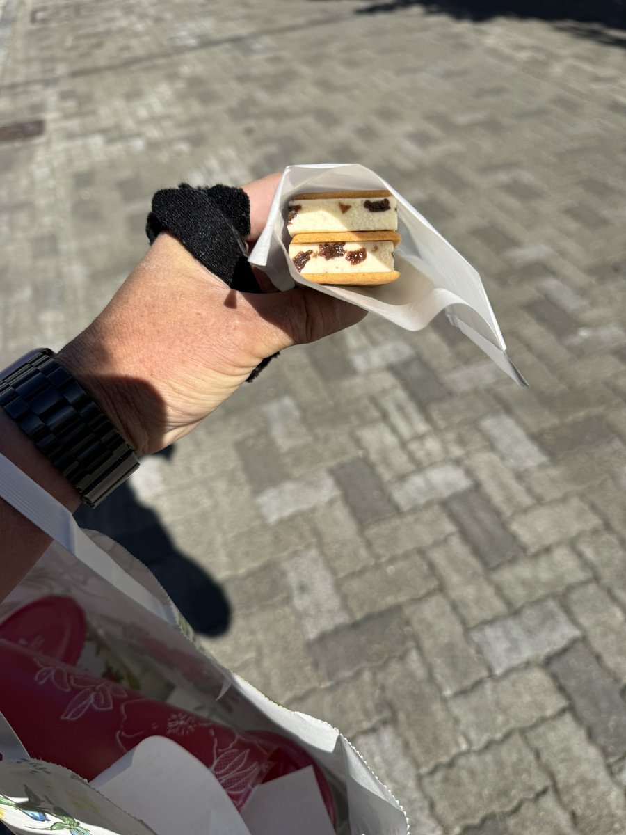MASAnoNORI_2016's tweet photo. 六花亭のマルセイアイスサンド
初めて食べたけど美味しかった https://t.co/xwD5gPOpGi