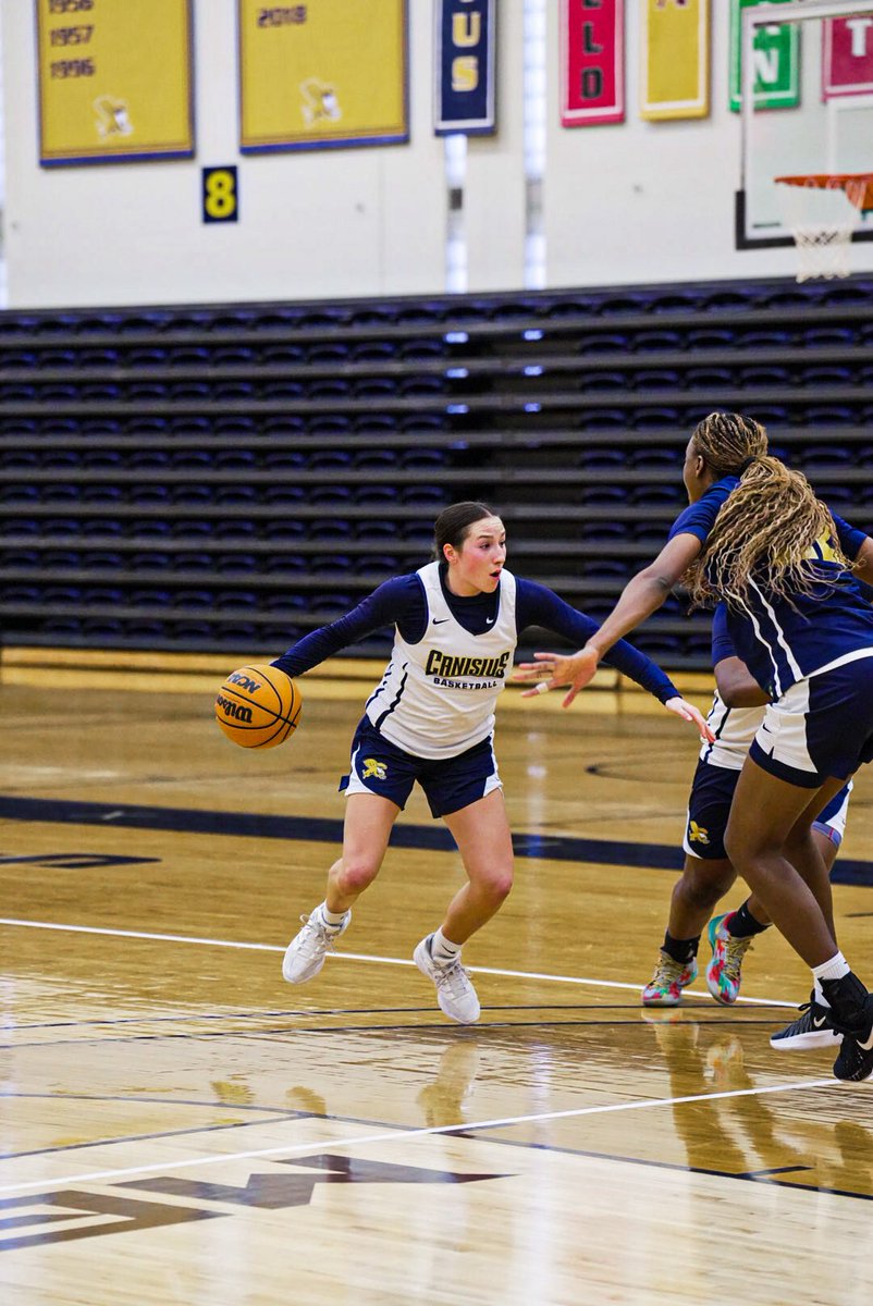 GriffsWBB's tweet photo. First day flicks 📸 

#Griffs | #MetroHoops https://t.co/XnssbQHwND