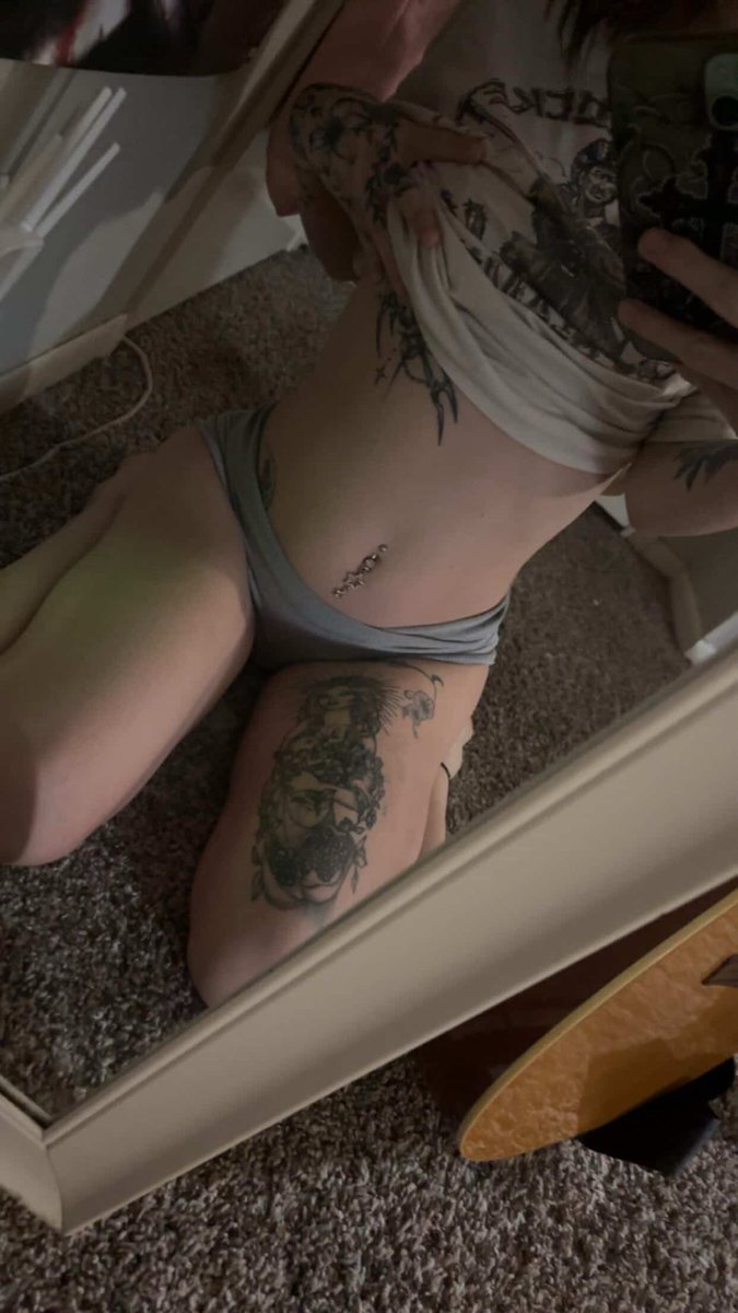 Liloluvu's tweet photo. Any horny guys on tonight ?💕 dm me or add snap 

https://t.co/OetJ4aI5Zs

#nsfwtwtًً #buyingcontent #sellingrn #dryhumping #paypig #cashcow #feet #sugarbaby #onlyfans https://t.co/u6OTSn4Ekc