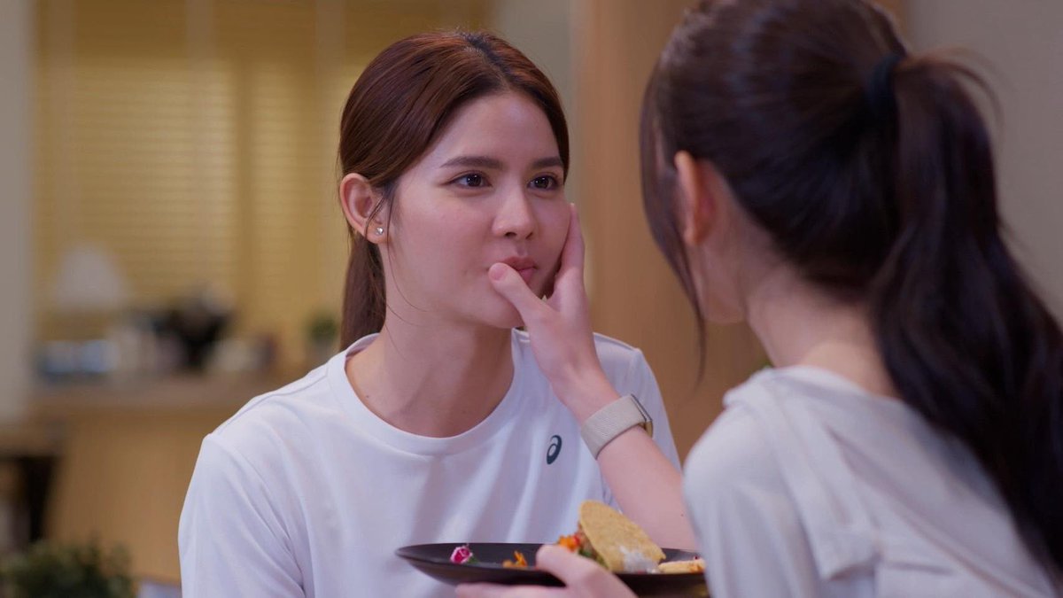 Yuriinmybrain's tweet photo. “Third Person” ถ้อยรัก…คำลวง Ep.3

    “คริส” (กานต์ ณัฐชา) และ ซัน” (มีมี่ ภาพัชร)   เริ่มถลำลึกเกินกว่าคำว่าเพื่อน คริส สัมผัสได้ว่า ซัน รู้จักตัวตนและหัวใจของเธอดีกว่าใคร  ทำให้ คริส ตัดสินใจแน่วแน่ที่จะยุติความสัมพันธ์คาราคาซังกับ “นาเดีย” (พิกเล็ท ชาราฎา) เพื่อทำทุกอย่างให้ถูกต้อง ทว่าการบอกลากลับไม่ง่าย เมื่อนาเดียเอาเรื่องราวในอดีตและบุญคุณที่เคยช่วยชีวิตคริสไว้มากดดันให้คริสไม่ไปจากเธอ

วันเสาร์ที่ 26 กันยายนนี้ และทุกวันเสาร์  เวลา 22:25 น. ทางช่อง 3 HD
รับชมย้อนหลังแบบ UNCUT VERSION ทาง YouTube : North Star Entertainment  #ThirdPersonTheSeries