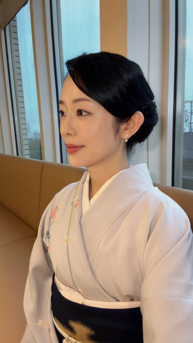 息子10歳の記念で着物着用。着物ってそれ自体が大変美しいので、エネルギーもらえる。
あと着物はフェイスラインと首がめだつので、新型顎下のピアーモと、ボトックスリフトやっといてよかったです。

お着物は @OHARIYAkimono でフルコーディネート＆レンタルしました👘 https://t.co/d3lh36toPE