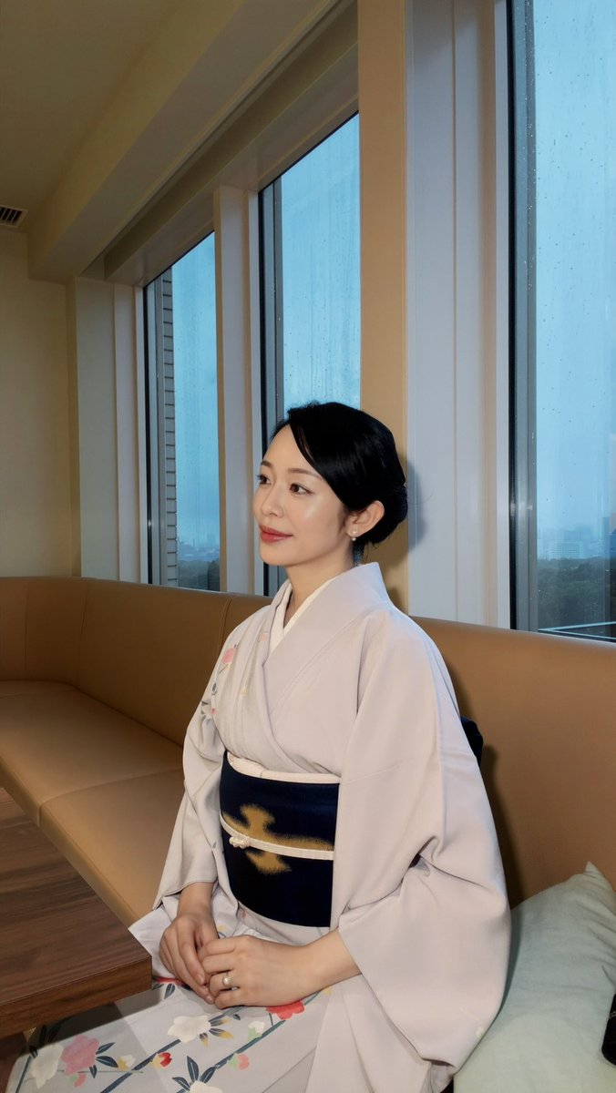 息子10歳の記念で着物着用。着物ってそれ自体が大変美しいので、エネルギーもらえる。
あと着物はフェイスラインと首がめだつので、新型顎下のピアーモと、ボトックスリフトやっといてよかったです。

お着物は @OHARIYAkimono でフルコーディネート＆レンタルしました👘 https://t.co/d3lh36toPE