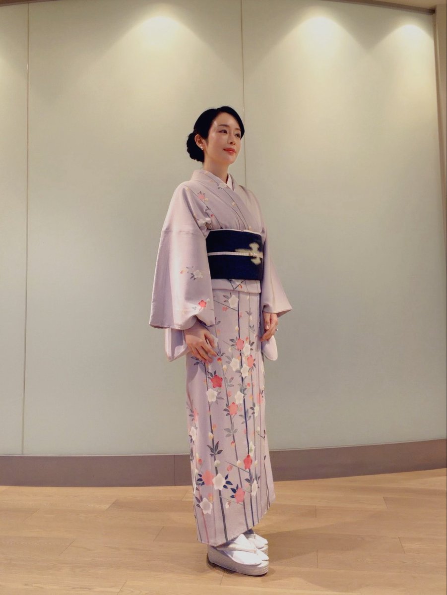 息子10歳の記念で着物着用。着物ってそれ自体が大変美しいので、エネルギーもらえる。
あと着物はフェイスラインと首がめだつので、新型顎下のピアーモと、ボトックスリフトやっといてよかったです。

お着物は @OHARIYAkimono でフルコーディネート＆レンタルしました👘 https://t.co/d3lh36toPE