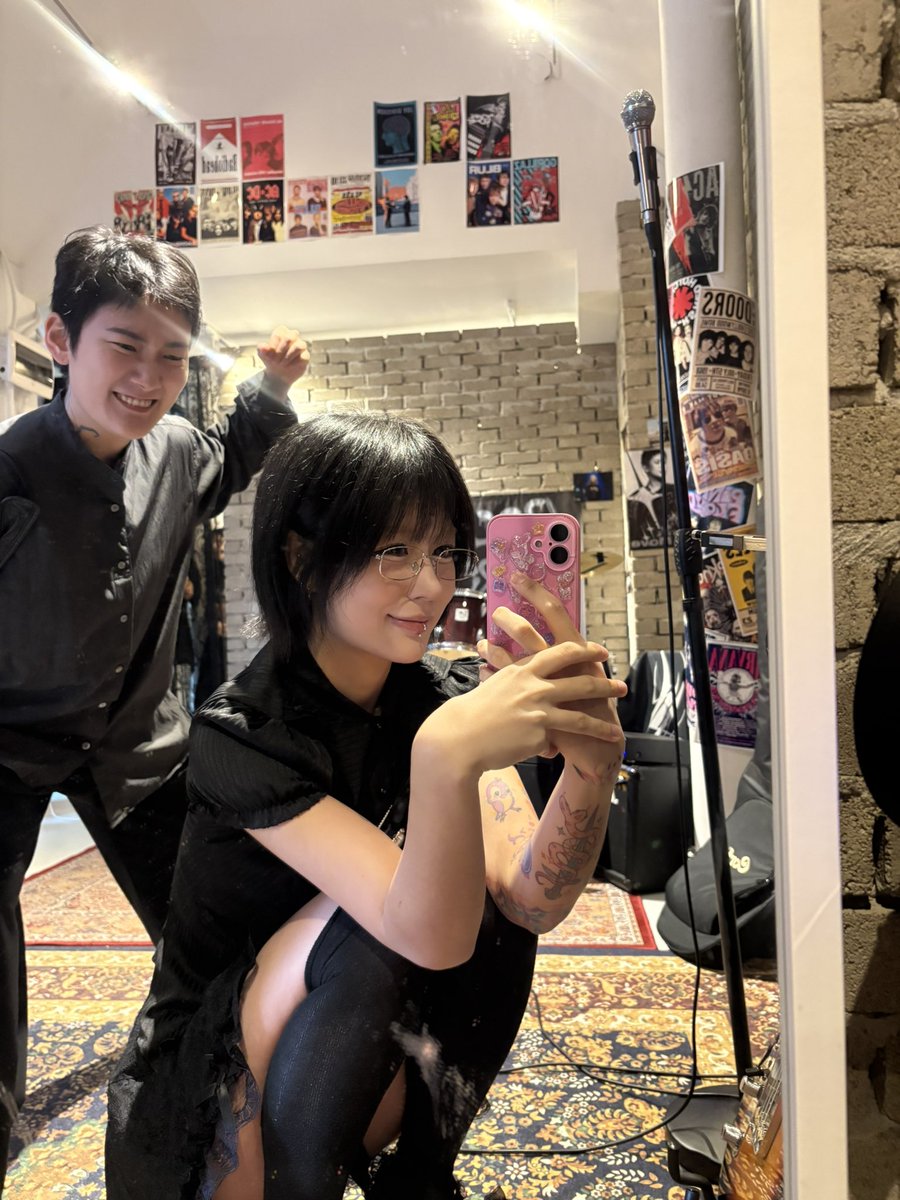 otaku_jayna's tweet photo. 현조야 생일축하해
코딱지 먹어라 https://t.co/JwbhXkhxoF