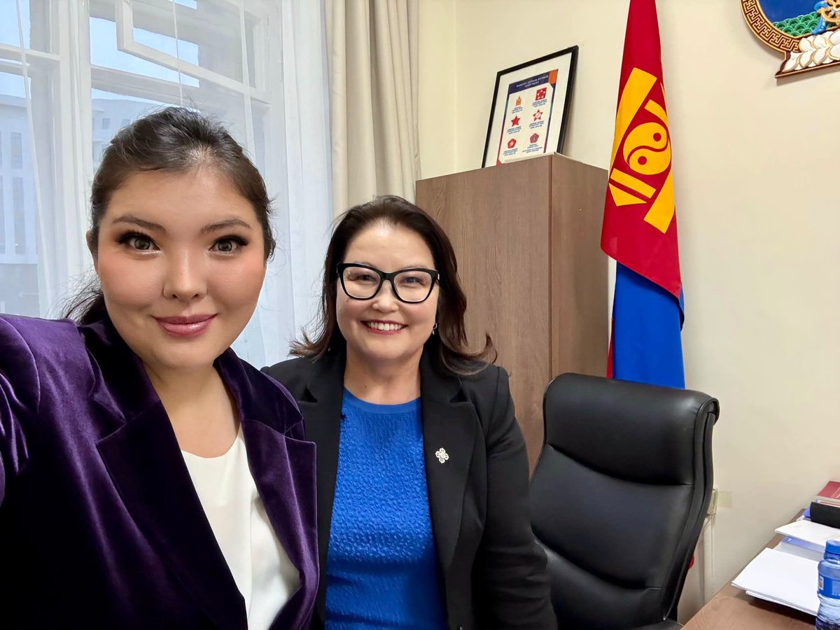 Hongormongor's tweet photo. Ус тосоороо ялгарч л бгаам бна. https://t.co/vSFUoqzrTl