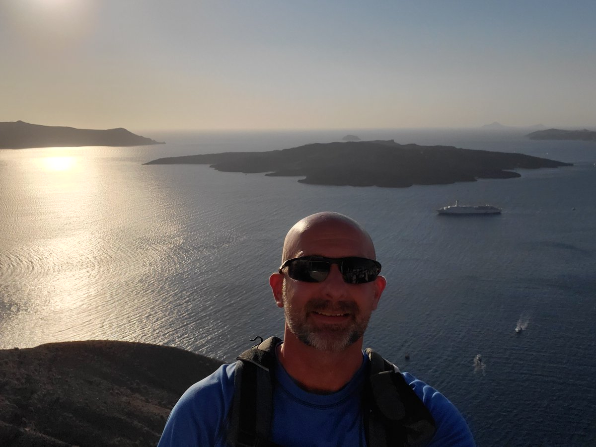 Andy_FSTA2025's tweet photo. @TravelBucketX Real life. Santorini sunsets are awesome! https://t.co/bdbFUyVK1y