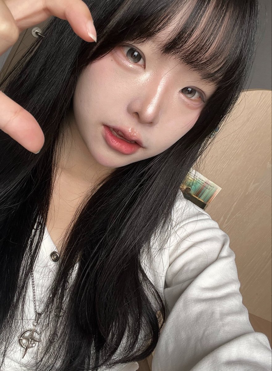NEWN_vani's tweet photo. 할거 업어서 사진을 많이 찍어버리게된 사건…
TMI (샤인머스켓을 얼려놨어요)
아 고양이 조아하세요? 고양이 보여줄까요??
🐰💛🐱 https://t.co/poH9ZUnIw6