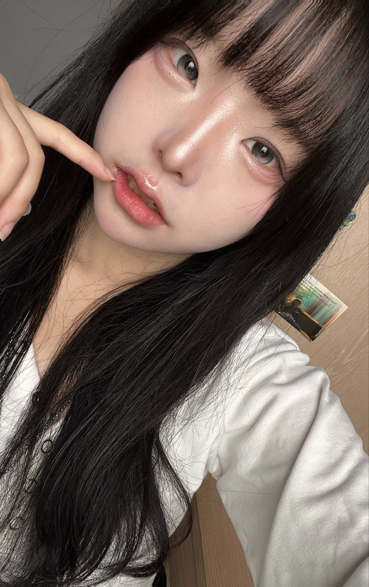 NEWN_vani's tweet photo. 할거 업어서 사진을 많이 찍어버리게된 사건…
TMI (샤인머스켓을 얼려놨어요)
아 고양이 조아하세요? 고양이 보여줄까요??
🐰💛🐱 https://t.co/poH9ZUnIw6