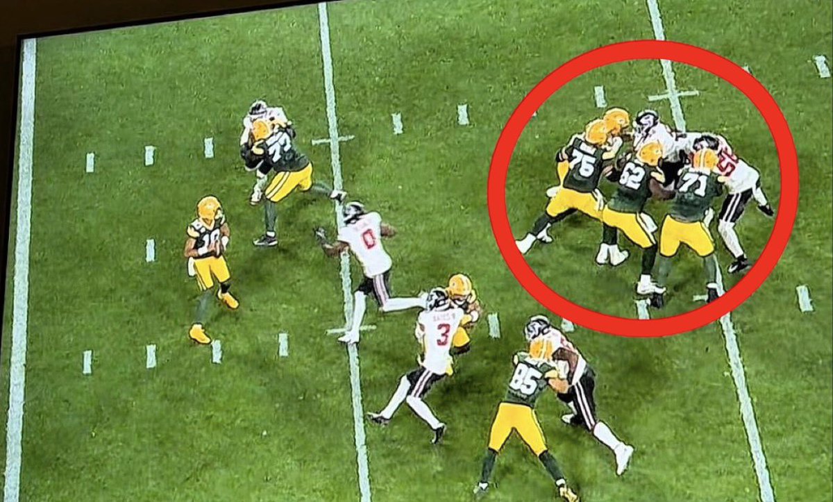 Underdog's tweet photo. Green Bay's offensive line is something special https://t.co/Ya0txCv3xu