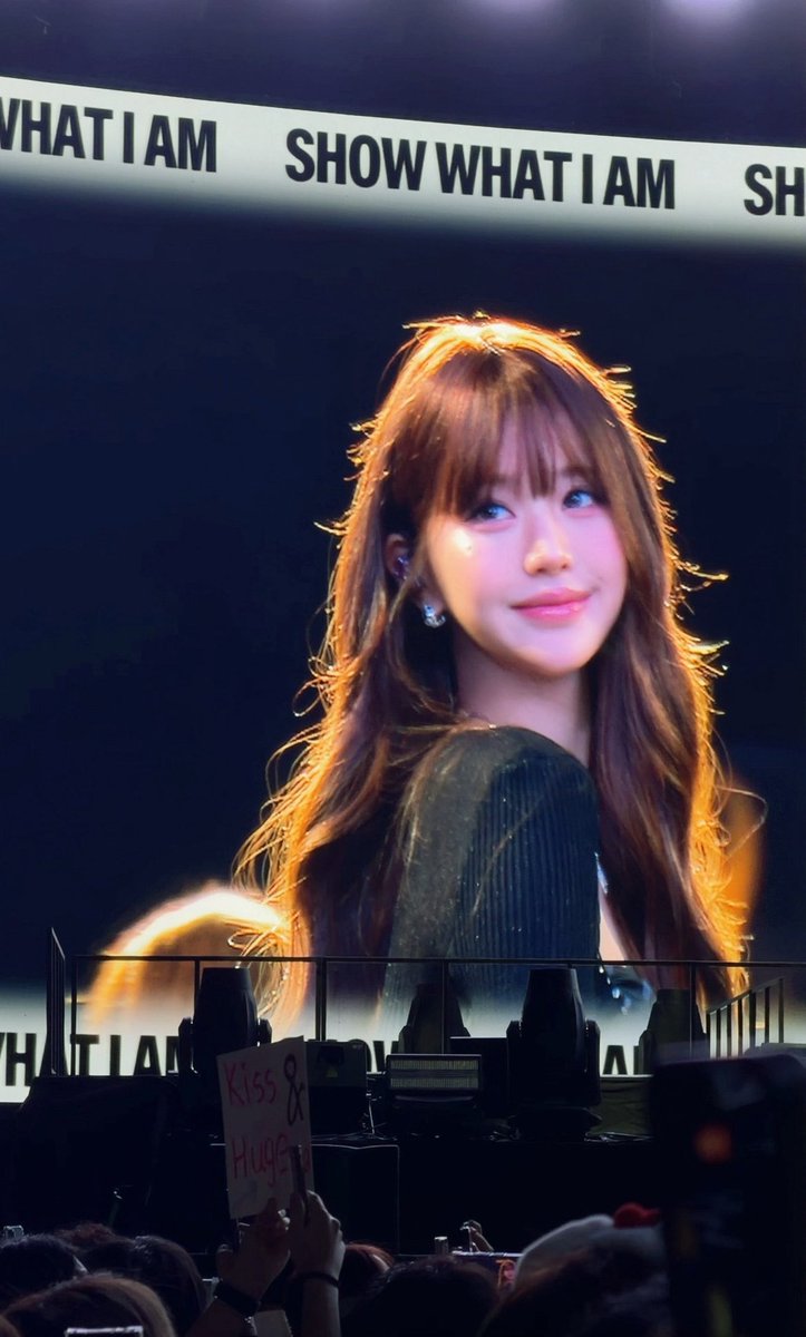 Only4Yu901's tweet photo. 전광판 장원영은 신이다.. https://t.co/Kdo7athFYl