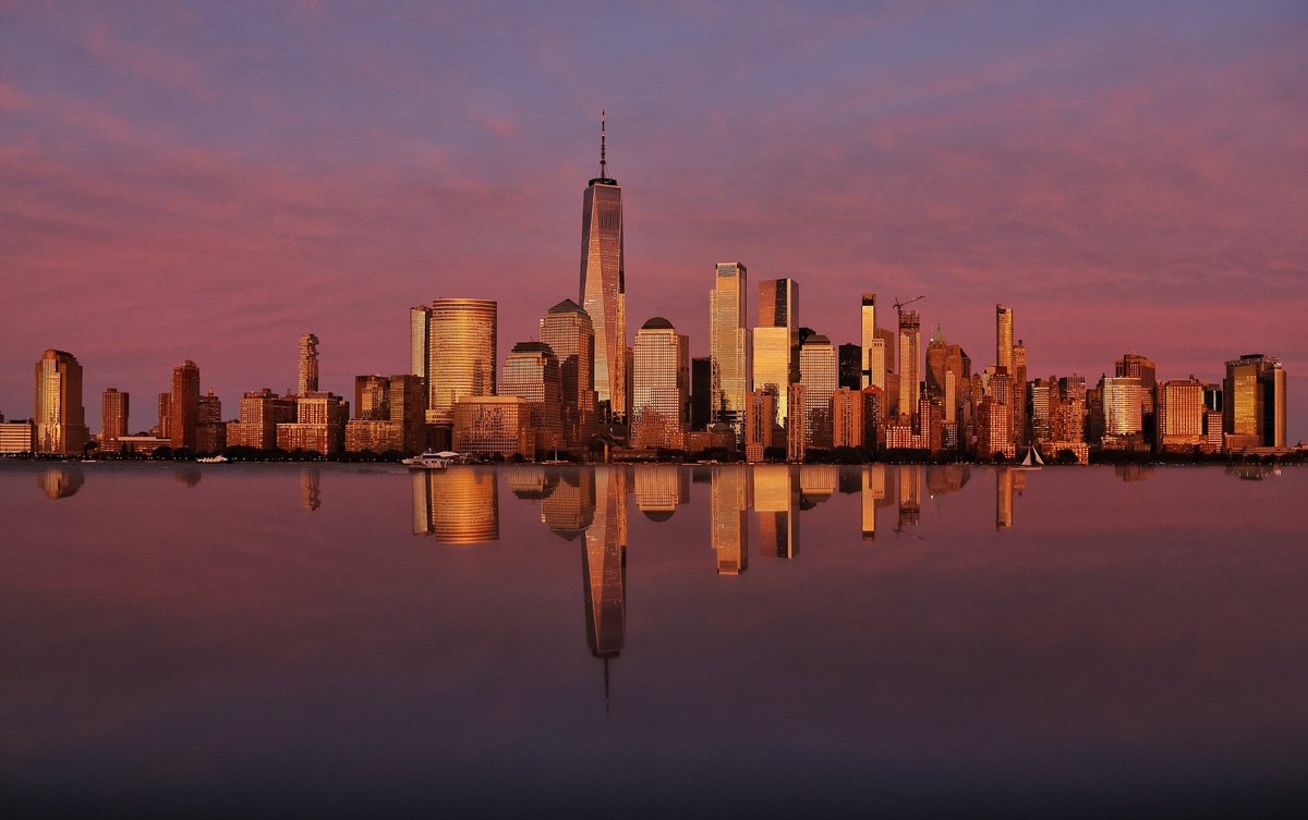 GaryHershorn's tweet photo. After a gray day, a colorful twenty minutes of sunset light to end the day in New York City, Thursday evening #nyc #newyorkcity #newyork #sunset https://t.co/5ABwojcRax
