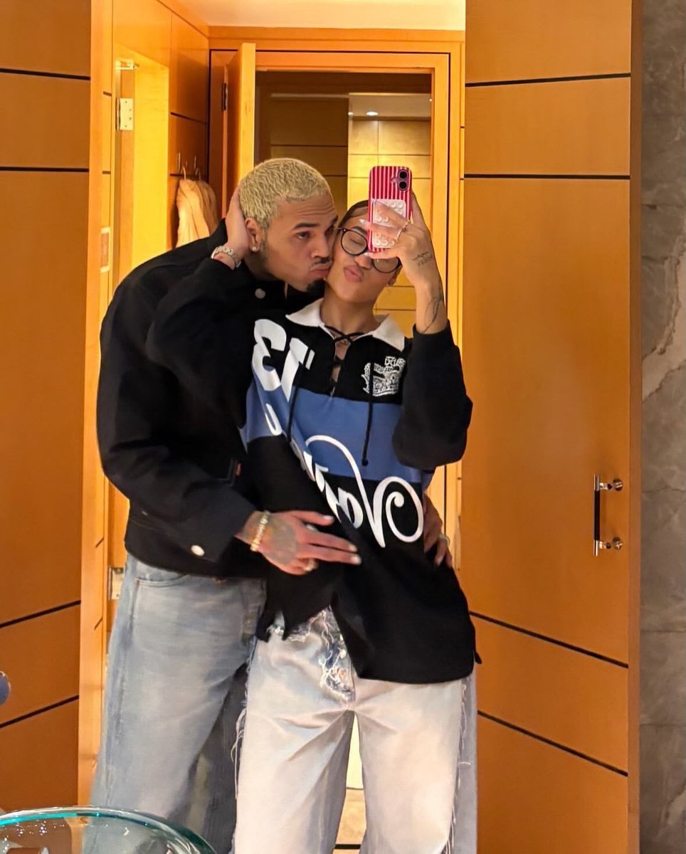 CWMonieHQ's tweet photo. Chris Brown appears to have a tense exchange with his girlfriend Jada Wallace during a gaming stream while discussing their son.

Brown can be heard asking her to put clothes on the floor, seemingly to prevent their son from falling, before questioning her facial expression:

“You ain’t like what I just said or something? … Don’t get me on that level.”

The interaction was captured while Brown was being recorded during the stream.