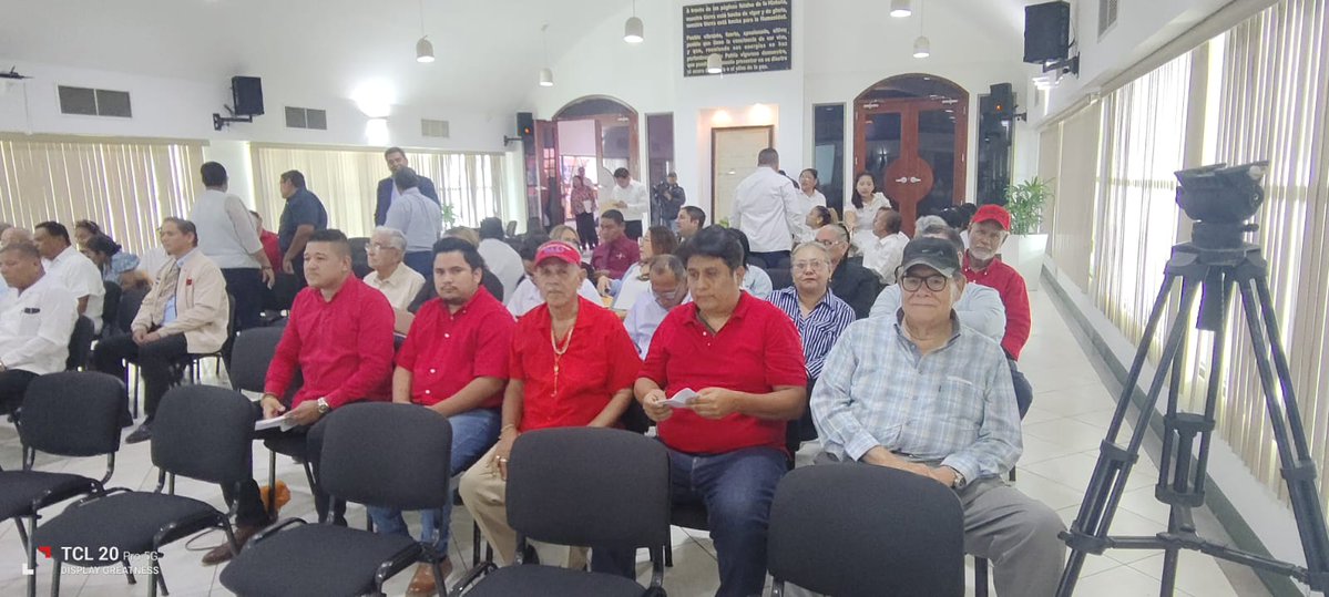 WillNavarro12's tweet photo. La AN y CSE, realizaron consultas con los 15 partidos legalmente constituidos sobre las reformas constitucionales aprobadas en primera legislatura. Después de la presentación de las reformas se dio un intercambio con los partidos, quienes expresaron su acuerdo las  reformas . https://t.co/OpQQD9996f