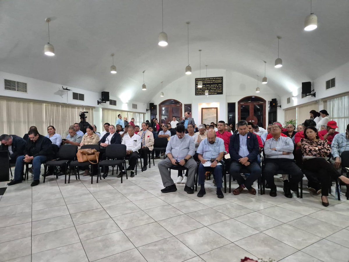 WillNavarro12's tweet photo. La AN y CSE, realizaron consultas con los 15 partidos legalmente constituidos sobre las reformas constitucionales aprobadas en primera legislatura. Después de la presentación de las reformas se dio un intercambio con los partidos, quienes expresaron su acuerdo las  reformas . https://t.co/OpQQD9996f