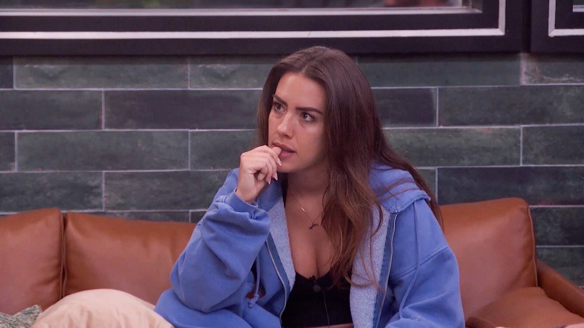 realitymatt04's tweet photo. Say what you want about Dee, but you cannot deny she MADE this season. Cutthroat, never afraid to make a big move, and survived the block TWICE. One of Survivor’s greats is officially a BB legend #bb28 https://t.co/Hh6Yq3yl3Y