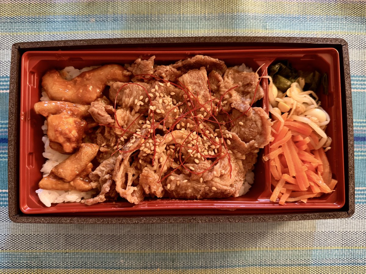altrstcs's tweet photo. 今日は移動中に駅で調達した「大阪炭火焼肉弁当」いただきやす。食べたら仮眠して、ジム&amp;サウナからの研究だ。 https://t.co/IU90mv7VPv