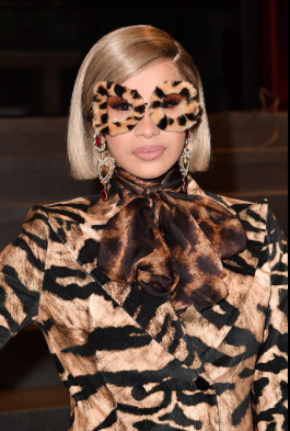FunzaniDesign's tweet photo. 🔥 CARDI B TURNS HEADS AT MILAN FASHION WEEK! https://t.co/iLscdA3S5w