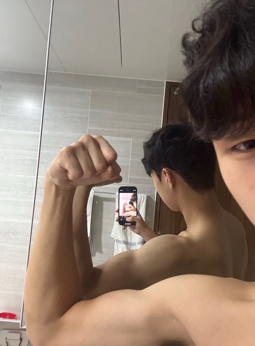 Daemuljv4b's tweet photo. 아 심심해
연락하자 누나 https://t.co/vmG5vNZkFv