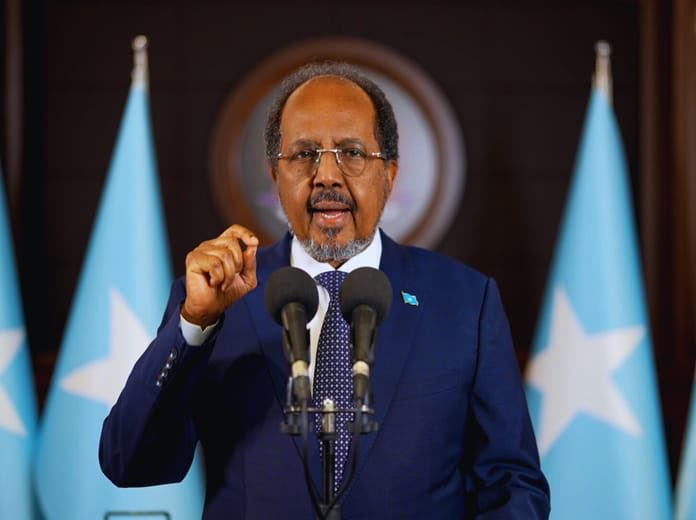 captanzakariye's tweet photo. For eight years, this utterly incompetent clown ran Somalia, achieving nothing. He was far too useless to build a single school, hospital, or piece of infrastructure, zero security and total joblessness. And He wasted eight years public, cashing in on poor children's education. https://t.co/7iVz36o60U