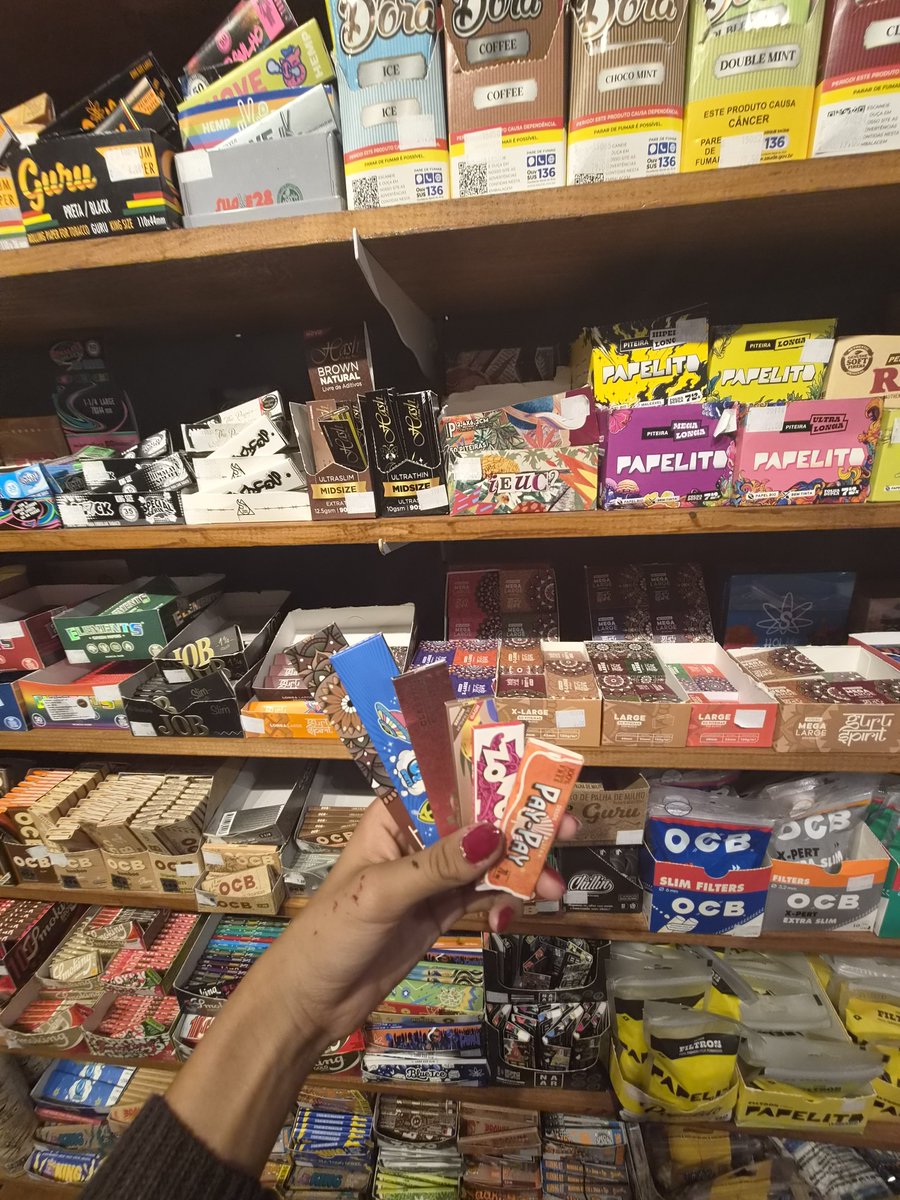 weeddiass's tweet photo. Vim no isso é um bar e fiquei bizarrado com a variedade de sedas pqp fiquei vendo marca por marca https://t.co/1REeOvGt13