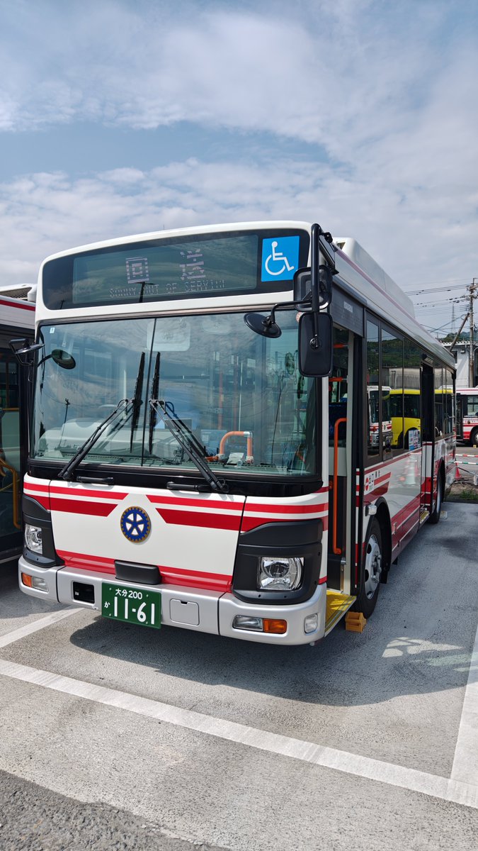 oitakotsufan's tweet photo. お疲れ様です🤗1161号新入りです🚌
来週の月曜辺りから、別府営業所から私の人生が始まります✨️
応援してください📷️
#大分交通 #新車 #バス https://t.co/4055U0ihoo