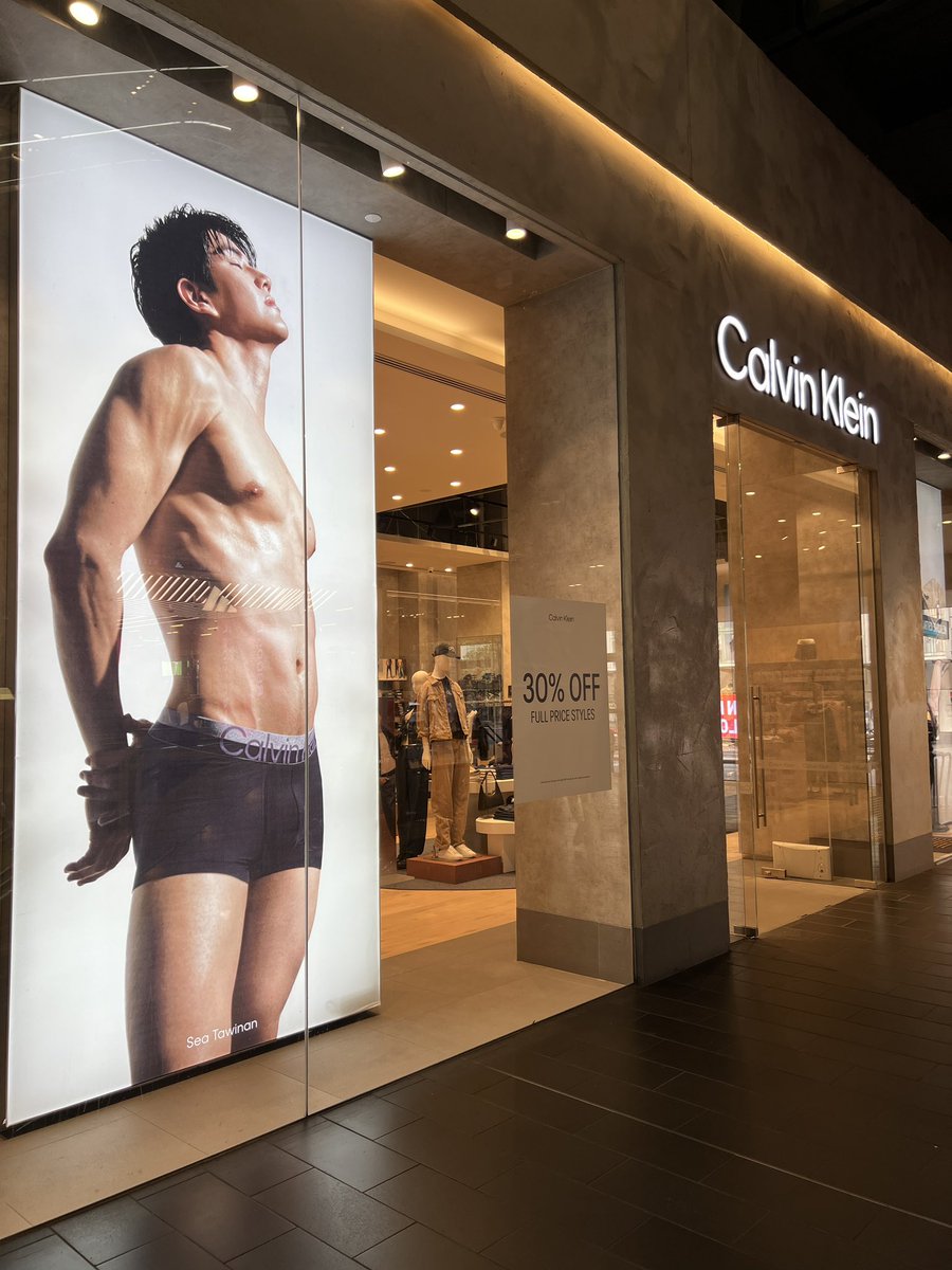iloveyummama's tweet photo. Sea Tawinan in Melbourne - Australia ! 🇦🇺

#CALVINKLEINXSEA 
#CALVINKLEINSS27 #CALVINKLEIN 
#sea_tawinan
@CalvinKlein
@Sea_tawinan https://t.co/LgxB8Q3j2F