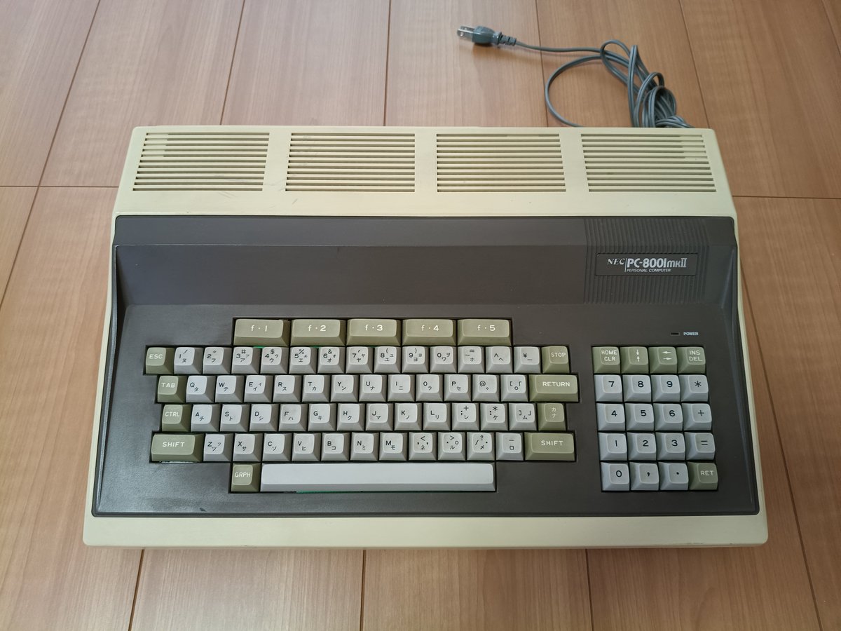 mitsuyubi_corp's tweet photo. 追加の懐かしアイテム。

PC8001MkⅡ　!

40年前、私が初めて触ったパソコンです。

これもクッキングしますが、今となっては入手しづらいコネクタもあるため、ちょっと時間かかります。 https://t.co/hZBeBlr9WJ