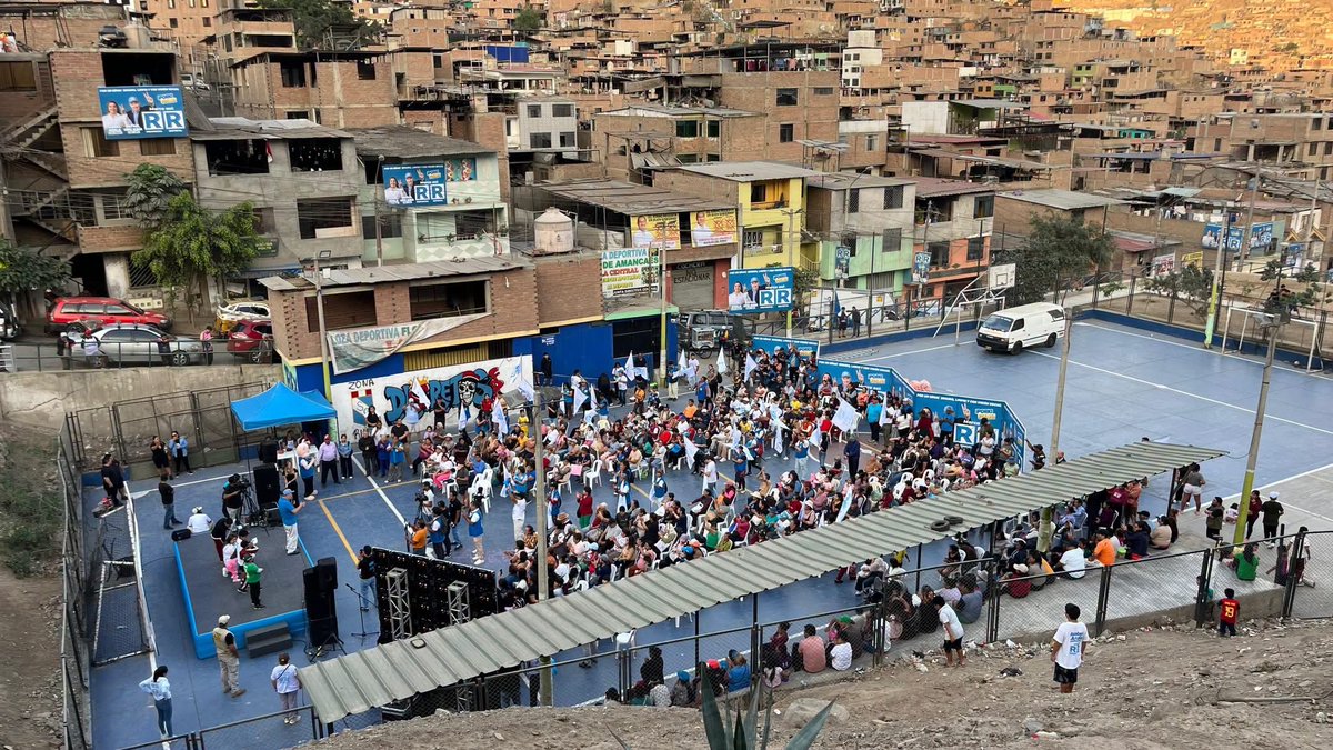 Renovacion_Peru's tweet photo. ¡Las ollitas y los comedores son nuestra prioridad!
@rlopezaliaga1 junto a Isabel Ayala, se reunió con ollitas comunes, comedores populares del Rímac. Presentó propuestas para equiparlos, llevar agua de emergencia a las zonas altas y reforzar la seguridad con luces LED y cámaras https://t.co/rJUS5cvajV