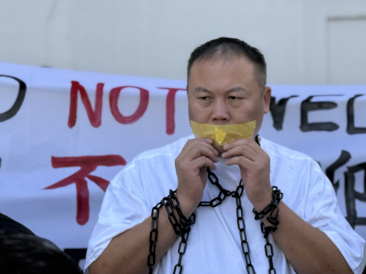 freehongkong404's tweet photo. 9月24日無論習近平在華盛頓還是哪裡，舊金山今天都發出了對抗獨裁的最強音
藏人、港人、維吾爾人、漢族異見者與法輪功團體聯合遊行至 City Hall，沿途美國民眾紛紛鳴笛力挺！拒絕粉飾太平，認清中共獨裁真面目
自由、人權、憲政！
#習近平 #結束一黨專政 #FreeHongKong #FreeTibet #DemocracyForChina https://t.co/6sTLlPVZ53