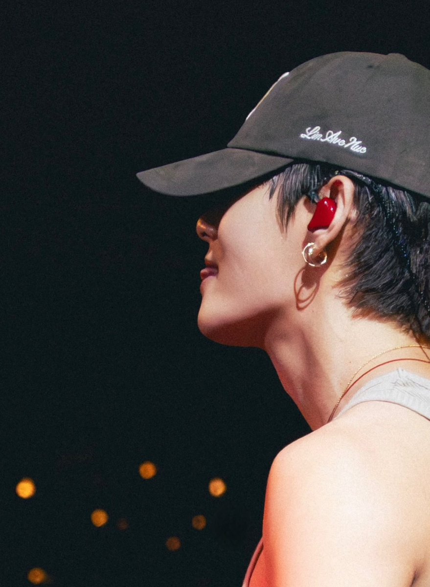 veya4thv's tweet photo. THIS KIM TAEHYUNG 🔥🔥🔥 https://t.co/ZStTsVdjiv