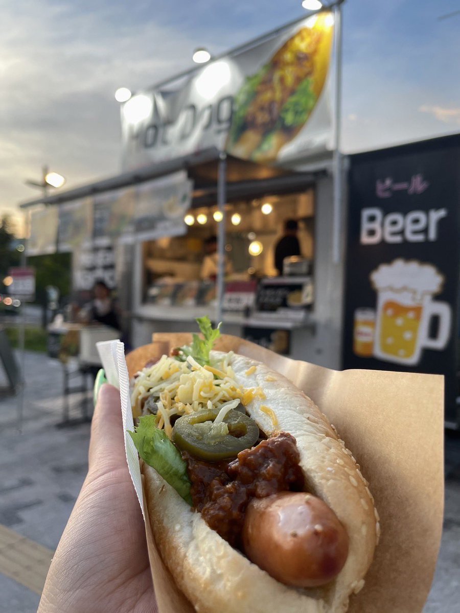 SANDMOBILE_ft's tweet photo. #フードトラックパーク南青山

9/26(土)は、#南青山 でランチ出店！
#チリドッグ 🌭&amp; #チリポテト 🍟 
📍トッピング1品無料 🥑🌶️🌽

#自家製ソース #チリコンカルネ 
#チリコンカーン
#チリビーンズ 🫘
#ホットドッグ

#南青山ランチ
#骨董通り沿い https://t.co/85fX8Ho2x8