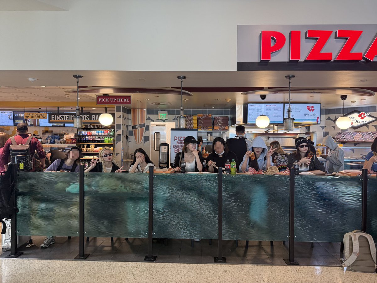 FIMBASE's tweet photo. [WEVERSE DM] 260925 #HUHYUNJIN 🐶 

: FEARNOT happy Chuseok 
: today we all ate together at the airport on our way to Phoenix
: but the only seats available were at the bar table
: [📸]
: so we unintentionally ended up recreating 'The Last Supper'
: [📸]
: ㅋㅋㅌㅋㅋㅋㅌㅌㅌㅌㅌㅌㅌㅌㅋㅋㅋㅋㅋㅋㅋㅋ
: celebrating Chuseok in style…
: isn’t the shot 
: just perfect?
: anyway
: FEARNOT i hope you have a bountiful Chuseok
: eat lots of delicious food
: and spend lots of happy times 🌕🤍