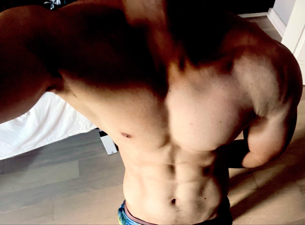 Leools2sl's tweet photo. 朋友突然给我发微信说过中秋节吗？我回如果你吃月饼过中秋节那我不要和你说话，因为一个不懂自律的人，不会focus on自己，所以不配得到我的在意 https://t.co/gxgGWOU80D