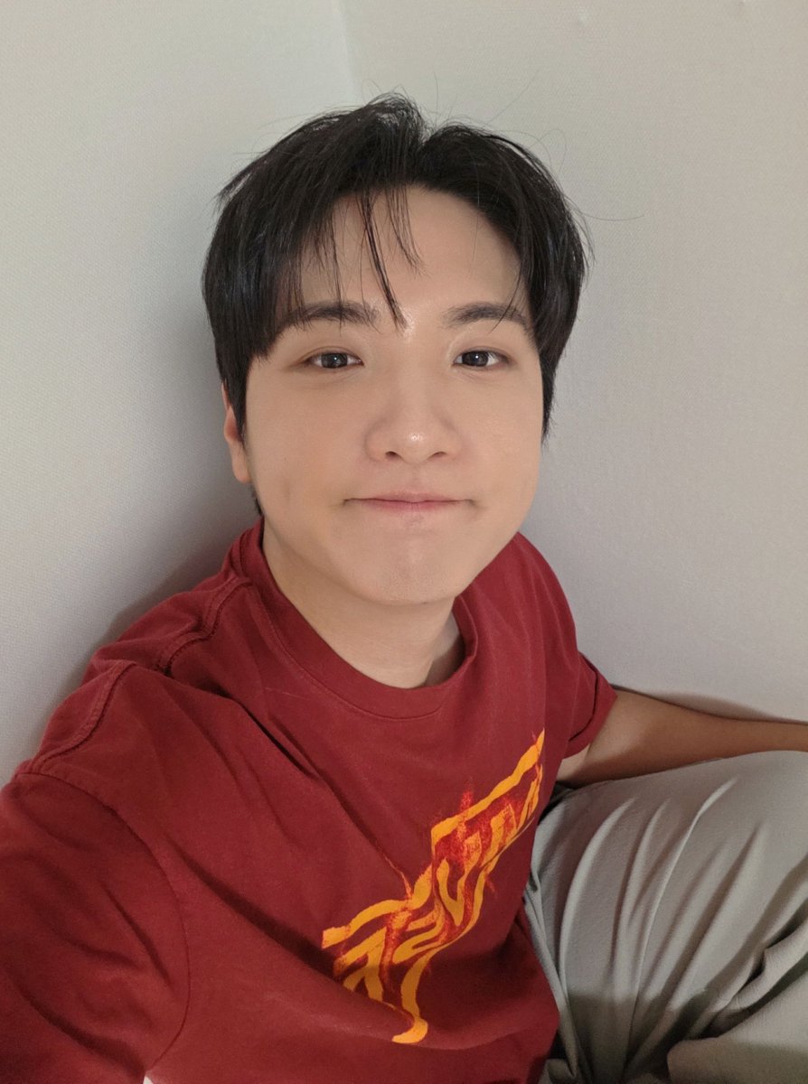 1st_luy's tweet photo. 너 그렇게 착둥이 미소 지으면 
내가 넘어갈 거 같아?

..............웅......... https://t.co/dIES9tj7CA