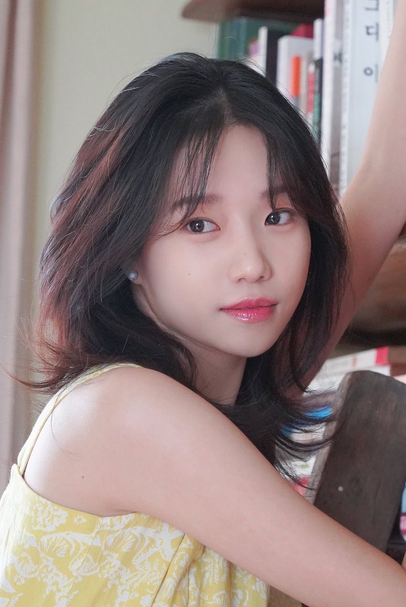 forjyr's tweet photo. they are calling her the face of korean literature https://t.co/RWjCJpv8TI