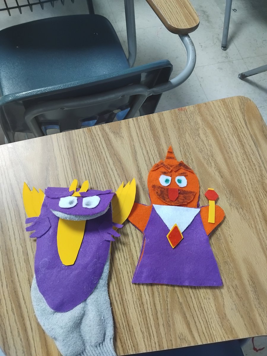 Fillylover666's tweet photo. The Spyro 2: Ripto's Rage sock puppets were for a fable I was assigned to write. It's an alternate ending where Ripto survives, and Spyro spares his life. It was really cool, and we were dying of laughter lmao https://t.co/7LFCfZBMOM