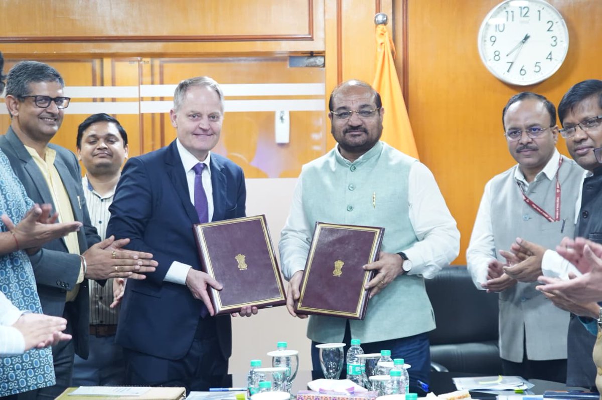 icarindia's tweet photo. ICAR &amp; International Water Management Institute (IWMI) signed a Work Plan to advance a Sustainable Water Future, focusing on water security, productivity, resilience &amp; innovation.
#ICAR @IWMI_ @ChouhanShivraj @PIB_India @AgriGoI https://t.co/fvu9QJYpsk