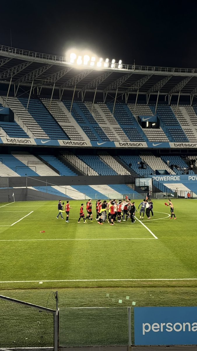 Lugonzalezdiezz's tweet photo. [SERIO] Es la segunda vez en menos de 10 años que la reserva de #Independiente le gana el clásico a Racing en el Cilindro, con uno menos, un arquero debutante y Lautaro Martínez presente en la cancha. 
Una costumbre… https://t.co/z3ocNsVRFx