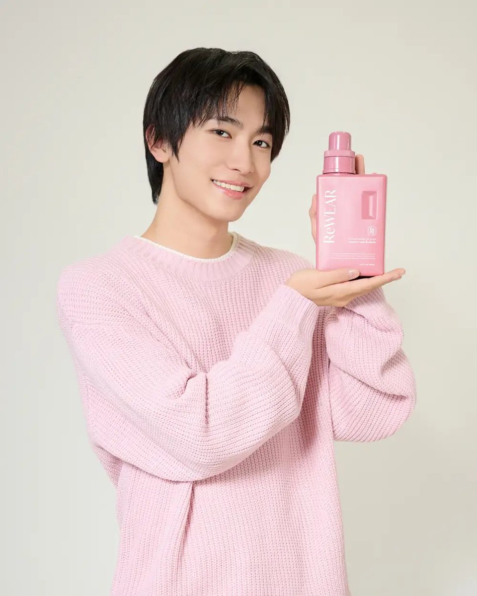 MimiBeauty__'s tweet photo. 長野凌大さん・桜木雅哉さんの相棒コンビが再生柔軟剤「ReWEAR」とコラボ🌟
店頭で対象商品を1,000円以上ご購入ごとにトレカ&amp;メイキング動画をプレゼント。さらに、抽選でサイン入りチェキが当たるそう！
詳細はキャンペーン特設ページをチェック✦ https://t.co/PQ5L3T71v2