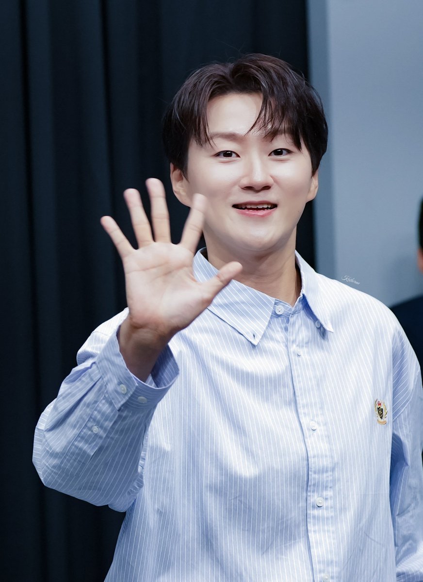 sakongin40's tweet photo. 하나부터 10까지 안이쁜게 없는 유죄인간!!! https://t.co/GeNFa9GOQV